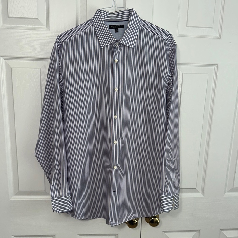 Banana Republic SLIM FIT XL Blue and White Dress Shirt with Subtle Stripes
